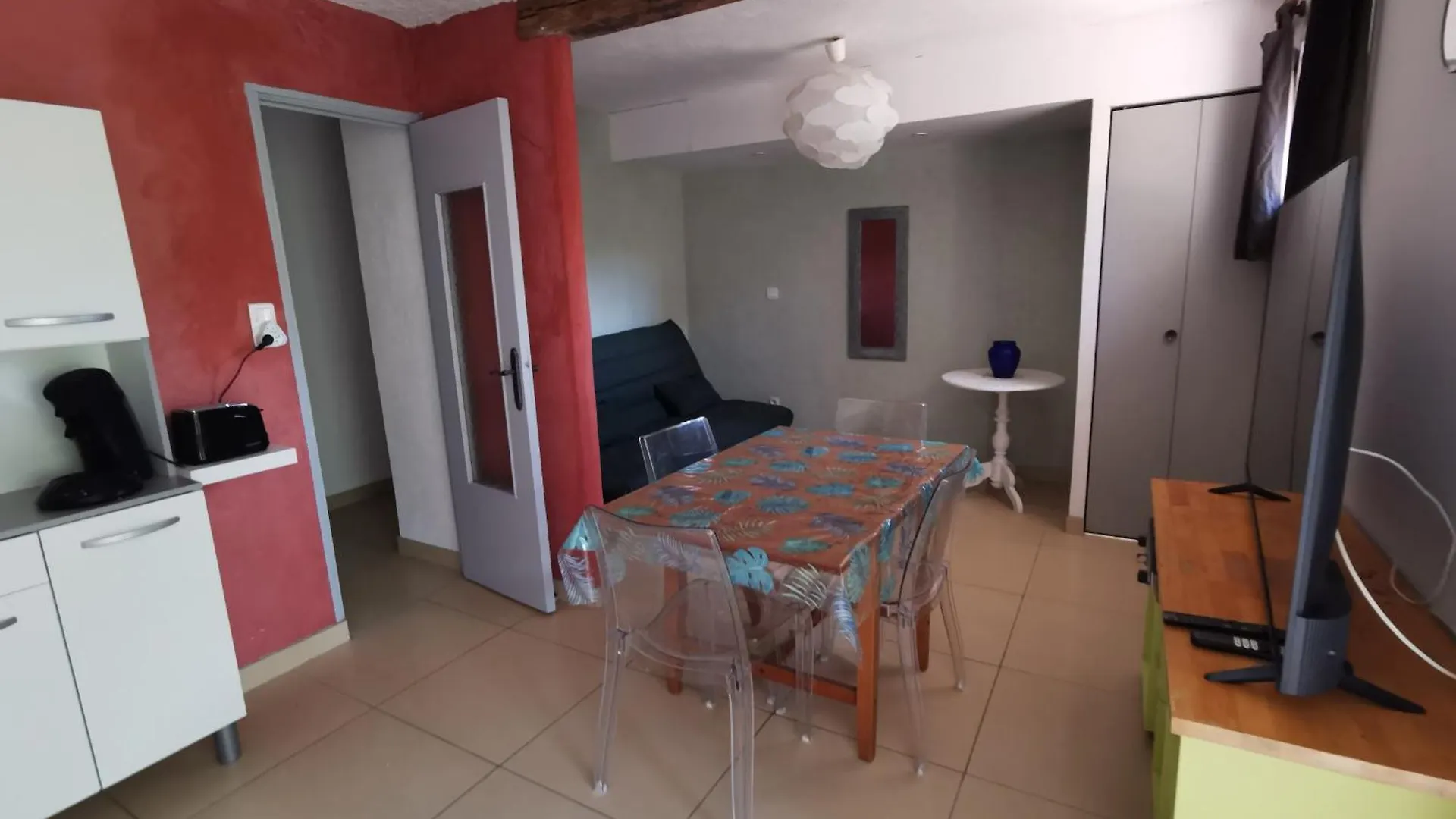 Holiday home Bas De Villa Avec Jardin, Piscine Et Jacuzzi La Seyne-sur-Mer