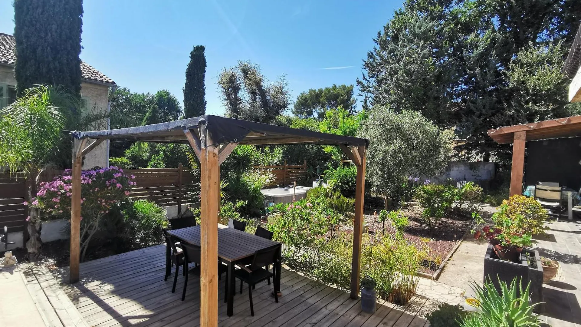 Bas De Villa Avec Jardin, Piscine Et Jacuzzi La Seyne-sur-Mer France